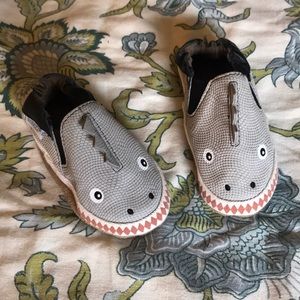 🦖 Robeez Dino Dan soft sole shoes 12-18 mos